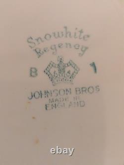 10-vintage Johnson Brother's Snowhite Regency Earthenware Dinner Plates 9-7/8