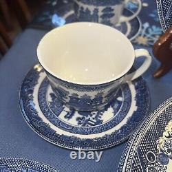 16 Piece Johnson Brothers England Blue Willow Ironstone 4 Place Settings