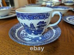 20 Piece Johnson Brothers England Blue Willow 4 Place Setting Ironstone EUC
