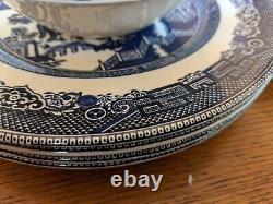 20 Piece Johnson Brothers England Blue Willow 4 Place Setting Ironstone EUC