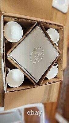 20 Piece Johnson Brothers England Blue Willow 4 Place Setting Ironstone NIB