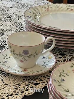 27 Pieces Johnson Bros Summer Chintz Dinnerware Set Dinner