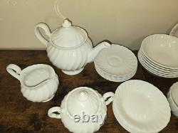 31 Pieces. Vintage JOHNSON Brothers White Coffe/ Tea Set For Party Of 6