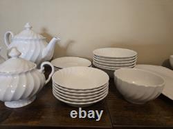 31 Pieces. Vintage JOHNSON Brothers White Coffe/ Tea Set For Party Of 6