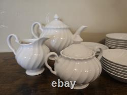 31 Pieces. Vintage JOHNSON Brothers White Coffe/ Tea Set For Party Of 6