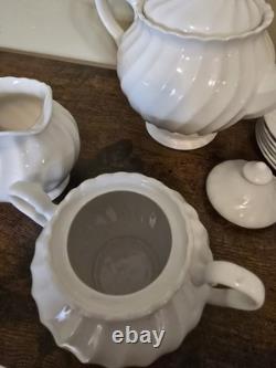 31 Pieces. Vintage JOHNSON Brothers White Coffe/ Tea Set For Party Of 6