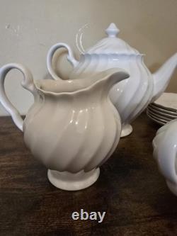 31 Pieces. Vintage JOHNSON Brothers White Coffe/ Tea Set For Party Of 6