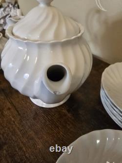 31 Pieces. Vintage JOHNSON Brothers White Coffe/ Tea Set For Party Of 6