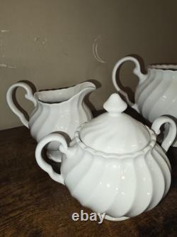 31 Pieces. Vintage JOHNSON Brothers White Coffe/ Tea Set For Party Of 6