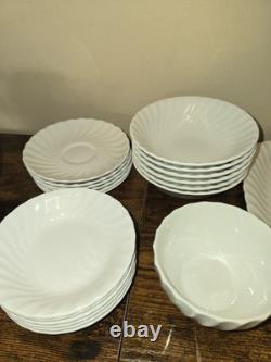 31 Pieces. Vintage JOHNSON Brothers White Coffe/ Tea Set For Party Of 6