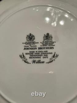 8vintage Johnson Brothers Blue Willow Dinner Plates Made In England