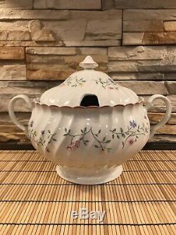 Beautiful And Rare JOHNSON BROTHERS SUMMER CHINTZ Tureen w Lid Made in England