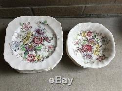 Fine 110 Pc. Service For 12 With Servers Johnson Brothers China Sheraton Pattern