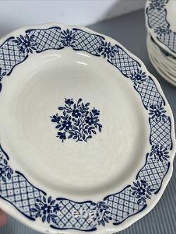 JOHNSON BROTHERS BLUE JARDIN Floral Pattern 38 piece SET SERVICE for 8