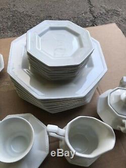 JOHNSON BROTHERS HERITAGE WHITE ENGLAND 8 SETTINGS Plus Serving Pcs