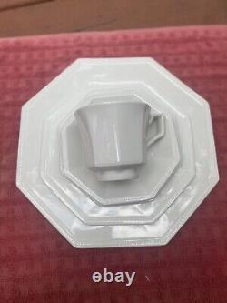 JOHNSON BROTHERS HERITAGE WHITE FOUR PLACE SETTINGS/20PCS (2 Available)