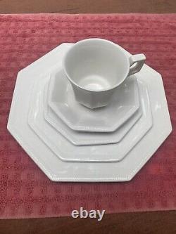 JOHNSON BROTHERS HERITAGE WHITE FOUR PLACE SETTINGS/20PCS (2 Available)