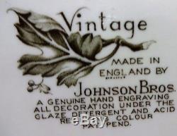 JOHNSON Brothers VINTAGE Green Ivy & Berries 54-piece SET SERVICE for 8 to 9