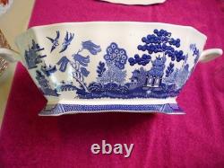 Johnson Bros England (Willow Blue) 13 1/4 OVAL COVERED TUREEN & LID Exc