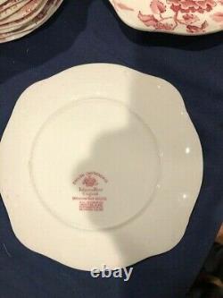 Johnson Bros English Chippendale Red And White Set Of 12 Dessert Plates Ruffled