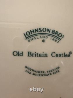 Johnson Bros Old Britain Castles Christmas Dinner Plates 10.5 Red/White England
