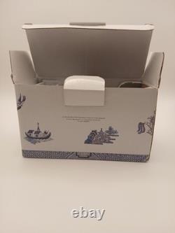 Johnson Bros Rare Blue Willow Stackable Pagoda Salt Pepper Shaker Mint Brand New