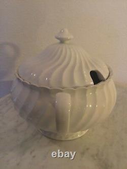 Johnson Bros Regency White Ironstone Swirled Tureen&Lid. England. Disc