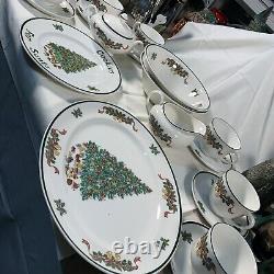Johnson Bros Victorian Christmas Tea Set 19 Pieces Made in England. MINT