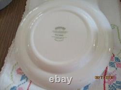 Johnson Bros. White & Green Fruit Basket 10 1/2 Dinner Plate Made in England