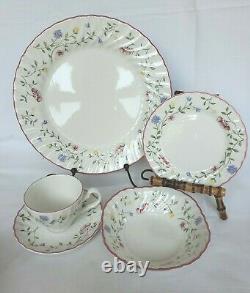 Johnson Brother SUMMER CHINTZ China 25 Pieces 5 Total Place Settings NICE