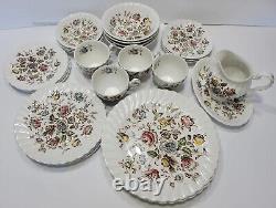 Johnson Brothers Bros Staffordshire Bouquet 31pc Serv for 4 Dinner Plates + MINT