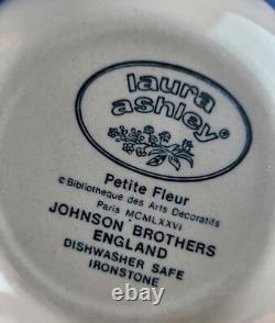 Johnson Brothers England, Petite Fleur Blue 30 pcs Dinnerware Blue Flowers