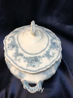 Johnson Brothers England Raleigh Covered Vegetable Bowl Blue Floral Scalloped