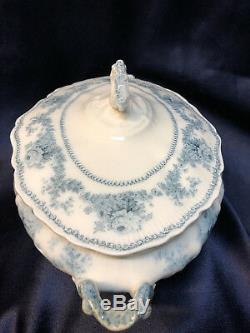 Johnson Brothers England Raleigh Covered Vegetable Bowl Blue Floral Scalloped