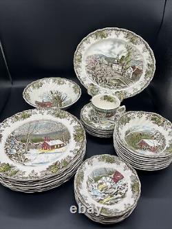 Johnson Brothers Friendly Village 42 Pieces England 8 Place Settings Beautiful