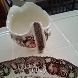 Johnson Brothers His Majesty Gravy Boat & Underplate EUC Wild Turkey 8 1/8L