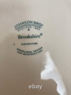 Johnson Brothers Of England Vintage Brookshire Dinner Plates 10.5 Lot of 11