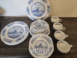 Johnson Brothers TULIP TIME BLUE, WHITE Background 25 Piece Set FOUR SETTINGS