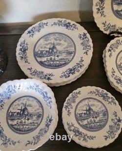 Johnson Brothers TULIP TIME BLUE, WHITE Background 25 Piece Set FOUR SETTINGS