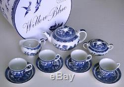 Johnson Brothers Willow Blue 13 Piece Set Contemporary Pattern with Hat Box