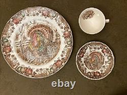 Set of 8 Johnson Brothers HIS MAJESTY 10-1/2 Turkey Dinner Plates Cups & Saucer