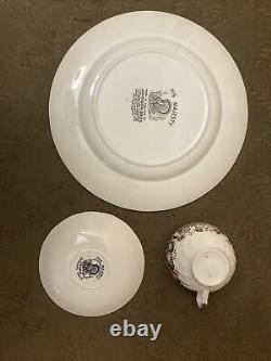 Set of 8 Johnson Brothers HIS MAJESTY 10-1/2 Turkey Dinner Plates Cups & Saucer