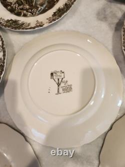 VINTAGE 1950s SET OF 16 JOHNSON BROS FAMILY VILLAGE DINNER PLATES (1 REPAIRED)