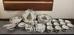 VTG JOHNSON BROTHERS VICTORIAN CHRISTMAS 39pc. DINNERWARE SET MADE IN ENGLAND