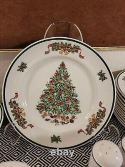 VTG JOHNSON BROTHERS VICTORIAN CHRISTMAS 39pc. DINNERWARE SET MADE IN ENGLAND