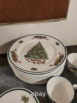 VTG JOHNSON BROTHERS VICTORIAN CHRISTMAS 39pc. DINNERWARE SET MADE IN ENGLAND