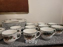 VTG JOHNSON BROTHERS VICTORIAN CHRISTMAS 39pc. DINNERWARE SET MADE IN ENGLAND