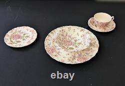 VTG Johnson Brothers Rose Chintz 5 PCS, 4 Place Settings, England
