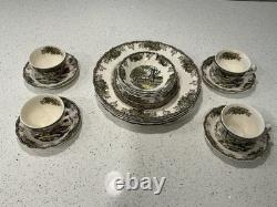 Vintage Johnson Bros England FRIENDLY VILLAGE 20 Piece Dinnerware Set For 4