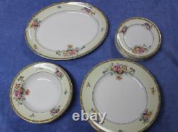 Vintage Johnson Bros England Lorraine Dinner Plates 10 3/4 Pareek 19 Piece Lot